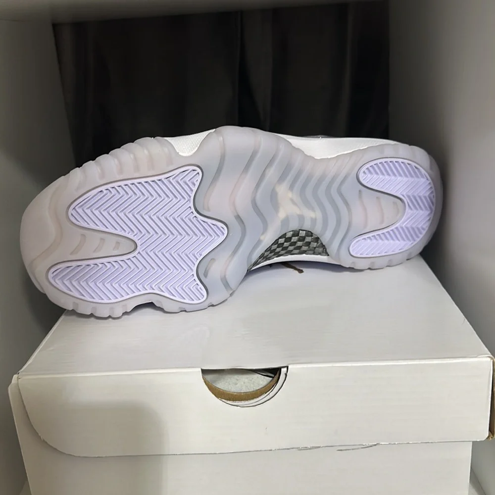 Women’s air Jordan 11 retro low - Picture 4 of 4